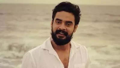 ‘നിങ്ങള്‍ സിനിമ കാണേണ്ട’; നിപയെക്കുറിച്ച് പോസ്റ്റിട്ടത് സിനിമയുടെ പരസ്യമാണെന്ന ആരോപണത്തിന് ടൊവിനോയുടെ മറുപടി
