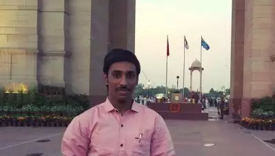 മോദിയെ മാത്രമല്ല പിണറായിയേയും അഭിനന്ദിച്ചിരുന്നു, അതുകൊണ്ട് സി.പി.ഐ.എമ്മുകാരനാകുമോ?’ യൂണിവേഴ്‌സിറ്റി കോളജിലെ കെ.എസ്.യു യൂണിറ്റ് പ്രസിഡന്റ്