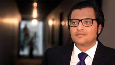 അര്‍ണബിന്റെ അറസ്റ്റ് ഒഴിവാക്കാന്‍ റിപ്പബ്ലിക് ടിവി; സുപ്രീം കോടതി വാദം കേള്‍ക്കുന്നതുവരെ നടപടിയിലേക്ക് കടക്കരുതെന്ന് ആവശ്യം