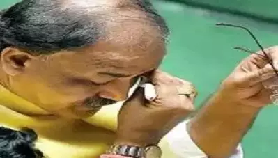 ‘സെക്‌സ് വീഡിയോ വിവാദം’; കര്‍ണാടക നിയമസഭയില്‍ പൊട്ടിക്കരഞ്ഞ് ബി.ജെ.പി എം.എല്‍.എ; സഭയില്‍ ചര്‍ച്ച ചെയ്യില്ലെന്ന് സ്പീക്കര്‍