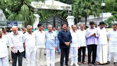 ‘എനിക്ക് എം.എല്‍.എയാവേണ്ട; നിയമസഭയില്‍ ഇരിക്കേണ്ട’ സുപ്രീം കോടതിയില്‍ വിമത എം.എല്‍.എമാര്‍