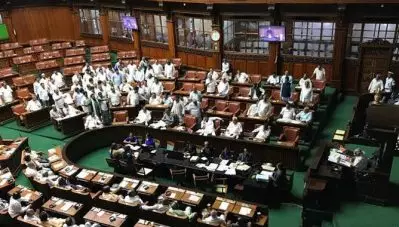 കുമാരസ്വാമിക്കും ദേവഗൗഡക്കും കഴിഞ്ഞില്ല; സിദ്ധരാമയ്യക്ക് കഴിഞ്ഞു, യെദ്യൂരപ്പക്ക് സാധ്യമാകുമോ?