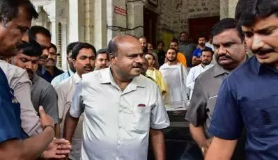 ഗവര്‍ണറുടെ രണ്ടാമത്തെ ‘ലവ് ലെറ്റര്‍’ എന്നെ വേദനിപ്പിക്കുന്നു; തീരുമാനമെടുക്കണമെന്ന് സ്പീക്കറോട് കുമാരസ്വാമി
