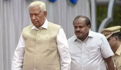 തീരാത്ത അനിശ്ചിതത്വം; കുമാരസ്വാമിക്ക് വീണ്ടും ഗവര്‍ണറുടെ അന്ത്യശാസനം; ആറുമണിക്കുള്ളില്‍ വിശ്വാസവോട്ട് നേടണം; സുപ്രീംകോടതിയെ സമീപിച്ച് കോണ്‍ഗ്രസ്