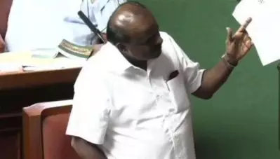 ‘എന്നാണ് നിങ്ങള്‍ നിങ്ങളുടെ രേഖകള്‍ നല്‍കുക’ കവിയെ അറസ്റ്റ് ചെയ്ത സംഭവത്തെ അപലപിച്ചും കവിത ചൊല്ലിയും കുമാരസ്വാമി