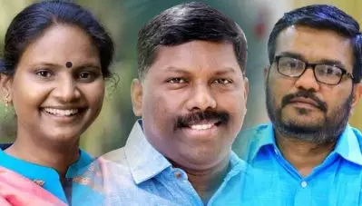 രമ്യ ഹരിദാസ് സ്ത്രീകളെ കൊണ്ട് കാലു പിടിപ്പിക്കുന്നുവെന്ന് പ്രചരണം; എം.ബി രാജേഷിനും പി,കെ ബിജുവിനും അതേ ചടങ്ങ് നടത്തുന്ന വീഡിയോ പുറത്ത് വിട്ട് മറുപക്ഷം