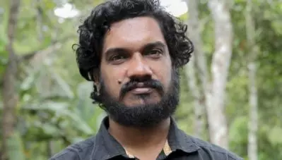 ഫൈറ്റും പ്രണയവും ഒഴിവാക്കി സ്വച്ഛ് ഭാരത് പോലെയുള്ള പരിപാടികള്‍ക്കായി സിനിമ മാറ്റിവെയ്ക്കണം; മദ്യപാന- പുകവലി രംഗങ്ങള്‍ വേണ്ടെന്ന നിര്‍ദേശത്തിനെതിരെ സനല്‍കുമാര്‍ ശശിധരന്‍