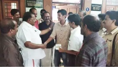 ‘എനിക്കും സഹായിക്കണമെന്ന് തോന്നി’; ഫുള്‍ എ പ്ലസ് വാങ്ങിയതിന്റെ സമ്മാനതുക മുഖ്യമന്ത്രിയുടെ ദുരിതാശ്വാസ നിധിയിലേക്ക് സംഭാവന ചെയ്ത് പതിനാറുകാരന്‍