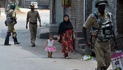 ‘നീ പെരുന്നാളിന് വീട്ടില്‍ വരേണ്ട’; മകനോട് ആ ഉമ്മ പറയുന്നതിങ്ങനെ; ആറുദിവസത്തിനുശേഷം സ്വന്തം മക്കളോട് സംസാരിച്ച് കശ്മീരി സ്ത്രീകള്‍