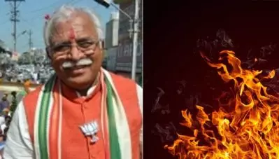 മക്കള്‍ക്ക് തൊഴിലില്ലാത്തതില്‍ പ്രതിഷേധിച്ച് ഹരിയാന മുഖ്യമന്ത്രി മനോഹര്‍ ലാല്‍ ഖട്ടാറിന്റെ റാലിയില്‍ തീകൊളുത്തി ആത്മഹത്യാശ്രമം