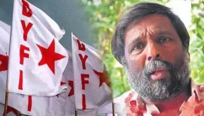 മോഹനന്‍ വൈദ്യര്‍ക്കെതിരെ ഡി.വൈ.എഫ്.ഐ; ‘ആളെക്കൊല്ലി ചികിത്സ അവസാനിപ്പിക്കണം, അറസ്റ്റ് ചെയ്യണം’