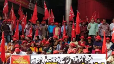 മുത്തൂറ്റ് സമരം 50 ദിനങ്ങള്‍ പിന്നിട്ടു; തളരാതെ സമരക്കാര്‍, പിടിവാശിയില്‍ മാനേജ്‌മെന്റ്