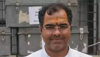 ‘മുസ്‌ലിം പള്ളികളും ശ്മശാനങ്ങളും അനധികൃതമായി നിര്‍മിച്ചത്’; ബി.ജെ.പി എം.പിയുടെ പ്രസ്താവന തെരഞ്ഞെടുപ്പ് ലക്ഷ്യമിട്ടെന്ന് ന്യൂനപക്ഷ കമ്മീഷന്‍