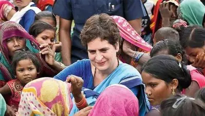 ഭരണഘടന ആമുഖം അച്ചടിച്ച പുതുവത്സര കാര്‍ഡുകള്‍ ഒരു ലക്ഷം പേര്‍ക്ക് അയച്ച് പ്രിയങ്ക ഗാന്ധി; ഉത്തര്‍പ്രദേശില്‍ നിന്ന് മാറാതെ കോണ്‍ഗ്രസ് നേതാവ്