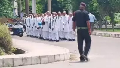 യു.പിയില്‍ മെഡിക്കല്‍ സര്‍വകലാശാലയില്‍ റാഗിംഗ്; 150ഓളം ജൂനിയര്‍ വിദ്യാര്‍ഥികളെ നിര്‍ബന്ധിച്ച് തല മൊട്ടയടിപ്പിച്ചു