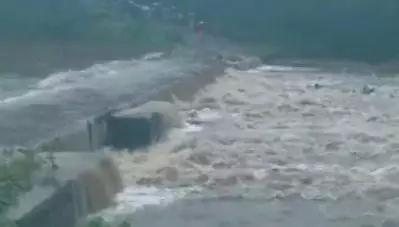 പാലക്കാട് ഉരുള്‍പൊട്ടല്‍; ഓരാടം പാലത്ത് ചെറുപുഴ ഗതിമാറി ഒഴുകുന്നു