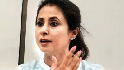 കശ്മീരിലുള്ള മാതാപിതാക്കളെക്കുറിച്ച് 22 ദിവസമായി യാതൊരു വിവരവുമില്ല; കശ്മീരിലെ അടിച്ചമര്‍ത്തലില്‍ കേന്ദ്രത്തിനെതിരെ ഊര്‍മ്മിള മണ്ഡോദ്കര്‍