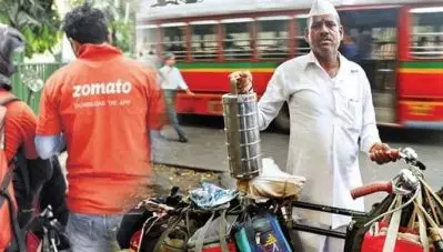 ‘പട്ടിണി കിടക്കുമ്പോള്‍ ഭക്ഷണം കൊണ്ടുവരുന്നത് അന്യമതസ്ഥനാണെങ്കില്‍ വാങ്ങി കഴിക്കില്ലേ?’; സൊമാറ്റോ ഉപഭോക്താവിനെതിരെ ഡബ്ബാവാലകള്‍