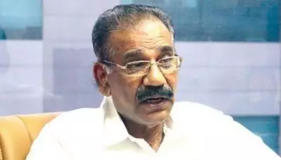 പിന്‍സീറ്റ് യാത്രക്കാര്‍ക്ക് ഹെല്‍മെറ്റ്: ജനങ്ങളെ വേട്ടയാടില്ലെന്ന് ഗതാഗത മന്ത്രി എ.കെ. ശശീന്ദ്രന്‍