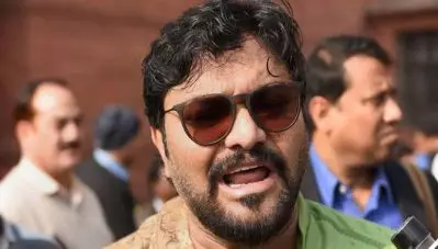 ‘ബാബുല്‍ സുപ്രിയോ ഗോ ബാക്ക്’; കേന്ദ്രമന്ത്രിക്കെതിരെ ജാദവ്പൂര്‍ യൂണിവേഴ്‌സിറ്റിയില്‍ ഇടത് വിദ്യാര്‍ത്ഥി സംഘടനകളുടെ പ്രതിഷേധം