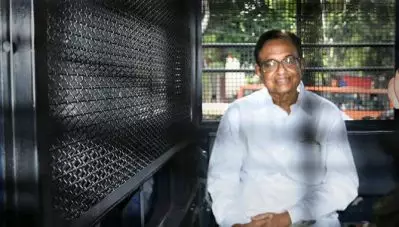 ‘എത്രനാള്‍ വേണമെങ്കിലും മറ്റൊരു രാജ്യത്ത് കഴിയാനുള്ള പണം അദ്ദേഹത്തിന്റെ കൈവശമുണ്ട്’; വിചിത്രവാദങ്ങളുമായി സി.ബി.ഐ; ചിദംബരത്തിന്റെ ജാമ്യാപേക്ഷ തള്ളി