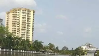 രണ്ടാഴ്ചയ്ക്കകം പൊളിക്കണം; മരട് ഫ്‌ളാറ്റില്‍ സുപ്രീം കോടതിയുടെ അന്ത്യശാസനം