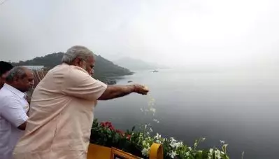 മോദിയുടെ ജന്മദിനോഘോഷത്തിനായി സര്‍ദാര്‍ സരോവര്‍ നേരത്തെ നിറച്ചു; ദുരിതാശ്വാസപ്രവര്‍ത്തനങ്ങളെ ബാധിച്ചെന്നും ആഭ്യന്തരമന്ത്രി
