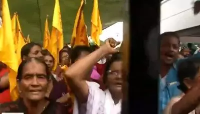 പിറവം പള്ളി; യാക്കോബായ സഭാംഗങ്ങളായ 67 പേര്‍ക്ക് പള്ളിയില്‍ കയറുന്നതിന് വിലക്ക്