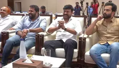 200 കോടി മുതല്‍ മുടക്കില്‍’സെയ്‌റാ നരസിംഹ റെഡ്ഡി’; മലയാളം ഓഫീഷ്യല്‍ ലോഞ്ചിനെത്തി ചിരഞ്ജീവിയും പൃഥ്വിരാജും