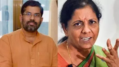 1980 ല്‍ ജനിച്ചവരെ ഗൂഗിളില്‍ തിരഞ്ഞപ്പോള്‍ കിട്ടുന്നത് ബി.ജെ.പിയെ; നിര്‍മലാ സീതാരാമന് സന്ദീപാനന്ദഗിരിയുടെ മറുപടി