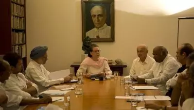 ജനാധിപത്യം അപകടത്തില്‍, പ്രതിസന്ധി ഭയാനകവുമെന്ന്‌ സോണിയ ഗാന്ധി; ‘സോഷ്യല്‍ മീഡിയ പ്രവര്‍ത്തനങ്ങള്‍ ഇനിയും വര്‍ദ്ധിപ്പിക്കണം’