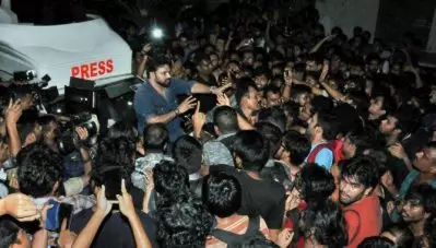പാട്ടുകാരനായ കേന്ദ്രമന്ത്രിക്കെതിരെ പാട്ടുപാടി വിദ്യാര്‍ഥികളുടെ പ്രതിഷേധം; ജാദവ്പുര്‍ സര്‍വകലാശാലയില്‍ നടന്നത്- വീഡിയോ