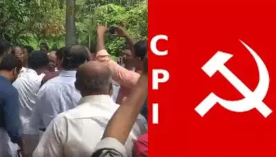 കക്കാടംപൊയിലിലെ സാംസ്‌ക്കാരിക പ്രവര്‍ത്തകര്‍ക്ക് നേരെയുള്ള കൈയ്യേറ്റം; 50 സി.പി.ഐ.എം പ്രവര്‍ത്തകര്‍ സി.പി.ഐയില്‍ ചേര്‍ന്നു