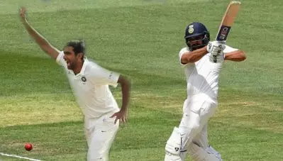 ലീഡ് തേടിപ്പോയ ദക്ഷിണാഫ്രിക്കയ്ക്ക് ‘ബ്ലോക്കിട്ട്’ അശ്വിന്റെ മാജിക്; ബൗളര്‍മാരെ വീണ്ടും വെല്ലുവിളിച്ച് രോഹിത്; വിശാഖപട്ടണത്ത് ഇന്നു നടന്നതിങ്ങനെ
