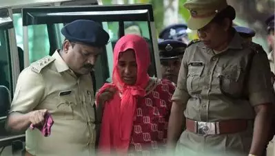 കൂടത്തായി കേസില്‍ ജോളിയുടെ ജാമ്യാപേക്ഷ തള്ളി; ആളൂരിനെ ചൊല്ലി തര്‍ക്കം; വിദ്യാഭ്യാസമുള്ള ആ സ്ത്രീ തന്നെ തീരുമാനിക്കട്ടെയെന്ന് കോടതി