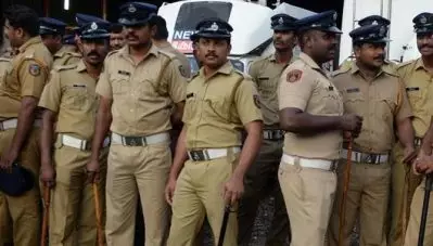 ലോക്ഡൗണ്‍ പൊലീസ് അടിയില്‍ നിന്നും നഗരസഭ ചെയര്‍പേഴ്‌സണും രക്ഷയില്ല; അടി കൊണ്ട് കൊണ്ടോട്ടി ചെയര്‍പേഴ്‌സണ്