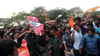 ചുംബനസമരത്തില്‍ പങ്കെടുത്തതിനും ഐക്യദാര്‍ഢ്യം പ്രഖ്യാപിച്ചതിനും പ്രതിയാക്കപ്പെട്ടവരെ കോടതി വെറുതെവിട്ടു; പൊലീസിന്റെ വീഴ്ച മറച്ചുവെയ്ക്കാനുള്ള കേസെന്ന് കോടതി