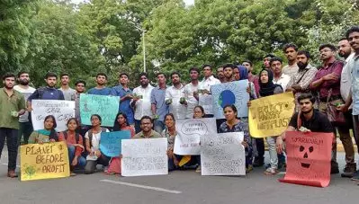 ‘കാലാവസ്ഥാ അടിയന്തിരാവസ്ഥ പ്രഖ്യാപിക്കണം’ : ദല്‍ഹി ജന്ദര്‍മന്ദറില്‍ പ്രതിഷേധ കൂട്ടായ്മ സംഘടിപ്പിച്ചു