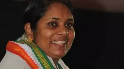 വ്യാജ വിദ്യാഭ്യാസ യോഗ്യത കാണിച്ച് സര്‍ക്കാരിനെയും തെരഞ്ഞെടുപ്പ് കമ്മീഷനെയും തെറ്റിദ്ധരിപ്പിച്ചു; ഷാഹിദാ കമാലിനെതിരെ തെളിവടക്കം പരാതി