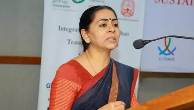 കൊച്ചി കോര്‍പ്പറേഷന്‍ ഭരണം പ്രതിസന്ധിയില്‍; മേയറെ മാറ്റിയാല്‍ പിന്തുണ പിന്‍വലിക്കുമെന്ന് കൗണ്‍സിലര്‍മാര്‍; തിരുവനന്തപുരത്തേക്ക് വിളിപ്പിച്ച് മുല്ലപ്പള്ളി