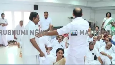 ‘സൗമിനി ജെയിനെചൊല്ലി കയ്യാങ്കളി’; എറണാകുളം ഡി.സി.സിയില്‍ നടന്ന ഇന്ദിരാ ഗാന്ധി അനുസ്മരണം അലങ്കോലമായി