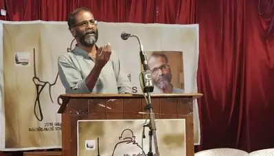 ഗാന്ധിജി തെറ്റ് പറ്റിയാല്‍ അതേറ്റ് പറയുമായിരുന്നു, ‘പുതിയ രാഷ്ട്രപിതാവിന്’ ആ ശീലമില്ല: സുനില്‍ പി. ഇളയിടം