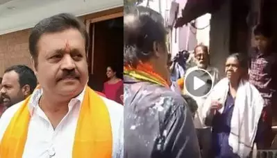 ‘സാറ് സിനിമയിലെങ്കിലും സി.പി.ഐക്കാരനായിട്ടുണ്ടോ ? ഇല്ലല്ലോ ; 45 വര്‍ഷമായി ഞാന്‍ അതിലാണ്‌..പറ്റൂല സാറേ….: ബി.ജെ.പി സ്ഥാനാര്‍ത്ഥിക്ക് വോട്ട് ചോദിച്ച സുരേഷ് ഗോപിയെ അതിശയിപ്പിച്ച് വീട്ടമ്മ