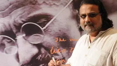 ‘സവര്‍ക്കര്‍ മഹാത്മാ ഗാന്ധിയുടെ കൊലപാതകത്തിന് ഒത്താശ ചെയ്ത ആളാണ്’; ഭാരത് രത്‌ന നല്‍കുന്നതിന് പിന്നിലെ അജണ്ട മനസിലാക്കണമെന്ന് തുഷാര്‍ ഗാന്ധി