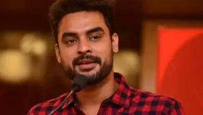 കാലഹരണപ്പെട്ടു കൊണ്ടിരിക്കുന്ന രാഷ്ട്രീയപ്രവര്‍ത്തന രീതികളും നിയമസംവിധാനങ്ങളും തിരുത്തിയില്ലെങ്കില്‍ പുതിയ തലമുറ ഇനിയും ഇത് കണ്ടുനില്‍ക്കില്ല, പ്രതികരിക്കും; വാളയാര്‍ കേസില്‍ ടൊവിനോ