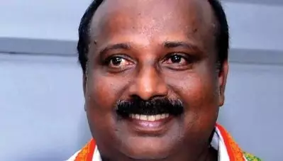 എക്‌സിറ്റ് പോള്‍ യു.ഡി.എഫിനൊപ്പം; എറണാകുളം നിലനിര്‍ത്തുമെന്ന് മാതൃഭൂമി ന്യൂസ്; മഞ്ചേശ്വരത്ത് അതേ ഫലമെന്ന് മനോരമ ന്യൂസും