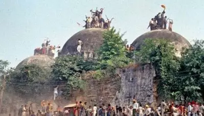 ‘അയോധ്യ വിധിയില്‍ 99% മുസ്‌ലിങ്ങള്‍ക്കും റിവ്യൂ ഹര്‍ജി കൊടുക്കണമെന്നാണ് നിലപാട്’; നീതിന്യായ വ്യവസ്ഥയില്‍ വിശ്വസിക്കുന്നുവെന്ന് മുസ്‌ലിം വ്യക്തി നിയമ ബോര്‍ഡ്