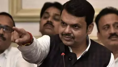 ഇത്രയ്ക്കും നിസഹായനാണോ മുഖ്യമന്ത്രി? ഫഡ്‌നാവിസിനെതിരെ ബോംബൈ ഹൈക്കോടതി