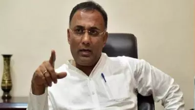 ‘അയോഗ്യരാക്കപ്പെട്ട എം.എല്‍.എമാരെ തോല്‍പ്പിക്കേണ്ടത് ഞങ്ങളുടെ അഭിമാനപ്രശ്‌നം, എന്തുവില കൊടുത്തും പരാജയപ്പെടുത്തും’; ബി.ജെ.പി സര്‍ക്കാരിന് തുടരാനാവില്ലെന്ന് ദിനേഷ് ഗുണ്ടു റാവു