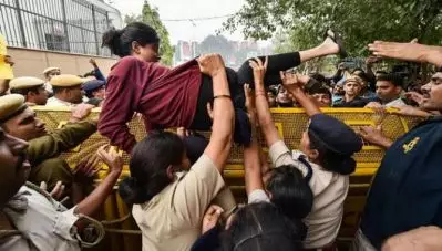 ‘ഫെലോഷിപ്പ് കാശുകൊണ്ട് അവന്‍ വാങ്ങിയ ഫ്രിഡ്ജ് ആ കോളനിയിലെ ആദ്യ ഫ്രിഡ്ജ് ആയിരുന്നു’; ജെ.എന്‍.യുവില്‍ സമരം കത്തുമ്പോള്‍ ചര്‍ച്ചയായി രോഹിത് വെമുലയുടെ സഹപാഠിയുടെ പോസ്റ്റ്